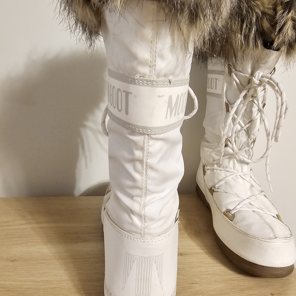 Moon Boot Tall White Monaco With Faux Fur-Trim - Picture 5 of 12